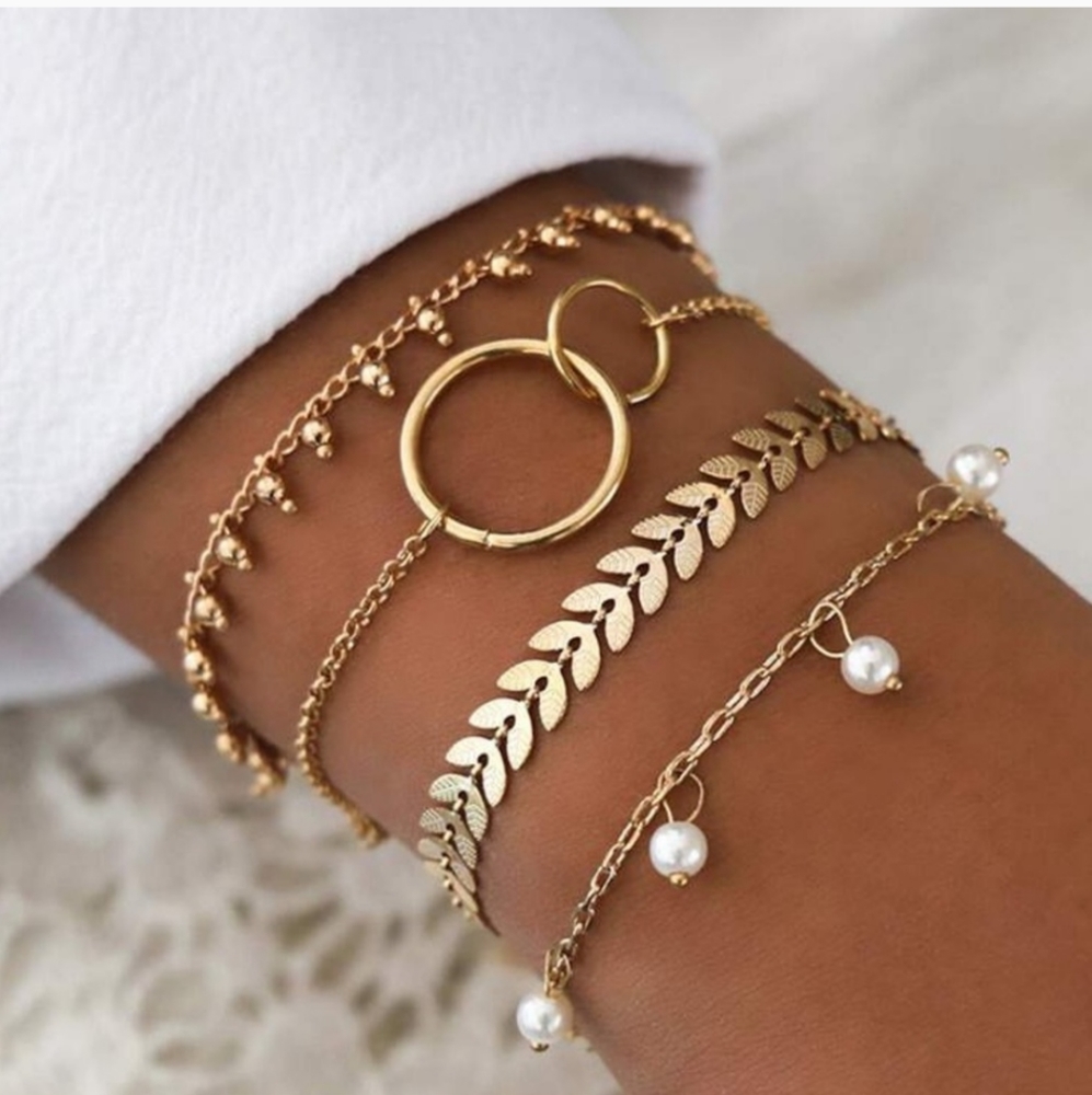 Gold Tone Bracelet Set 💋